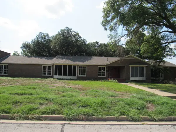 3300 Oakridge Lane, Waco, TX 76708