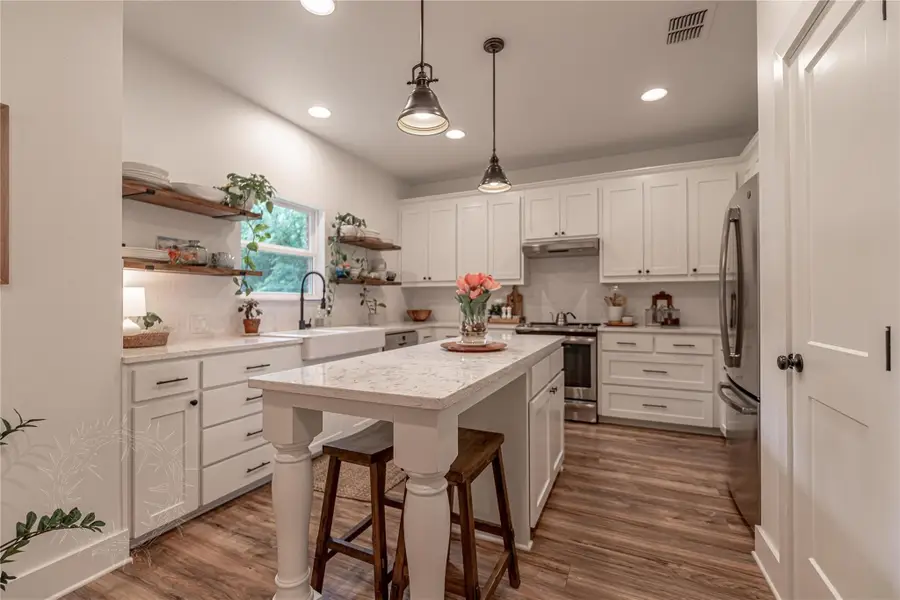 704 Grandview Drive, Granbury, TX 76049 - #2
