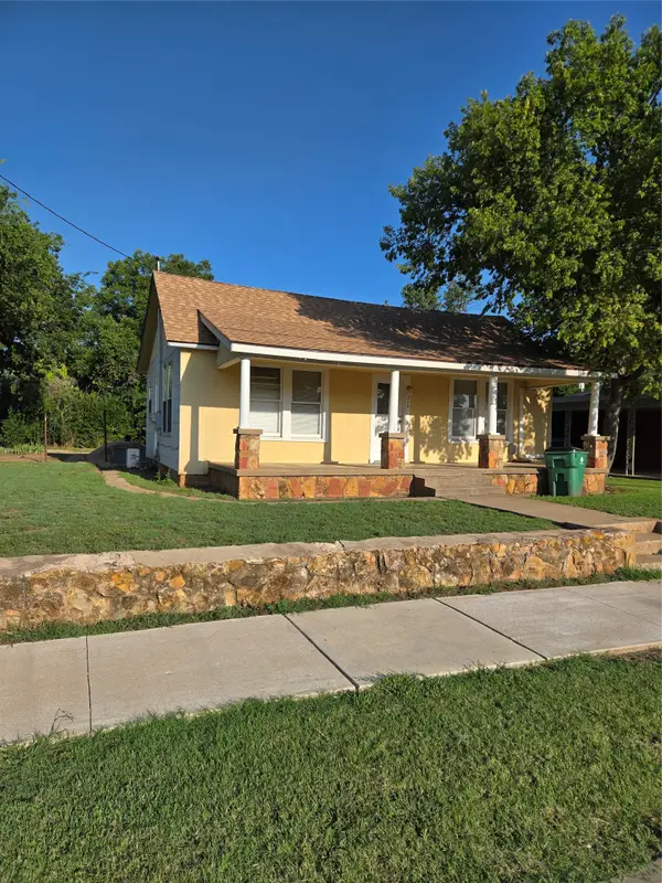 714 S Commercial Avenue, Coleman, TX 76834