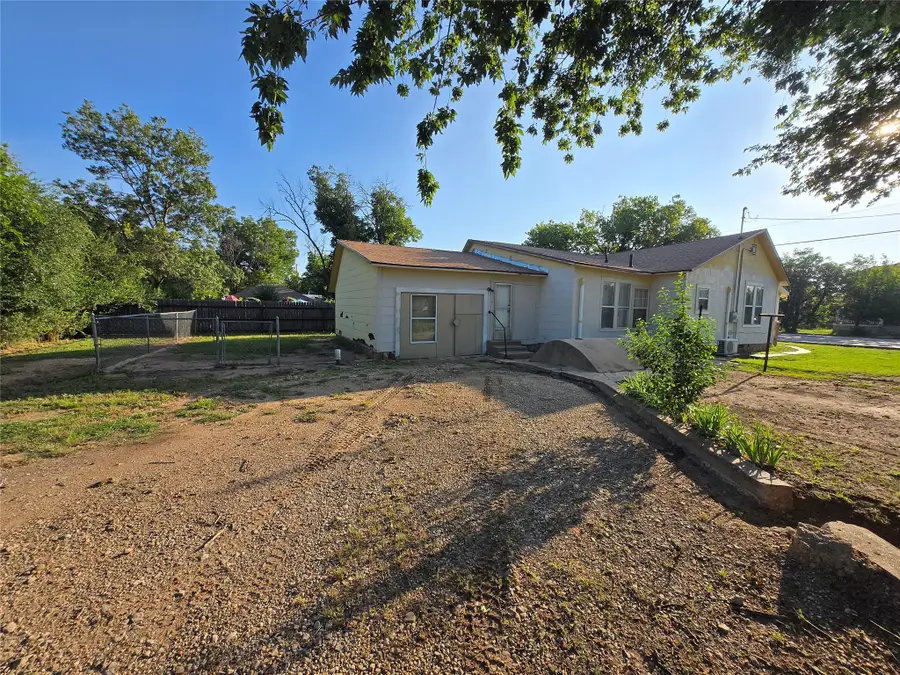 714 S Commercial Avenue, Coleman, TX 76834 - #3
