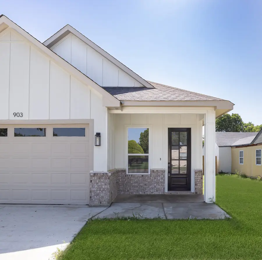 903 S Ayers Avenue, Fort Worth, TX 76103 - #2