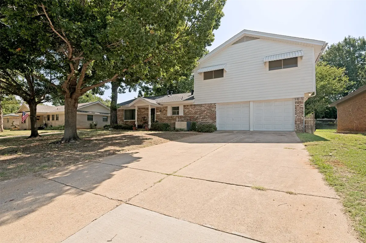511 Simmons Drive, Euless, TX 76040 - #1