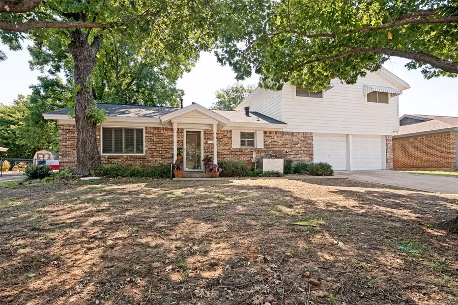 511 Simmons Drive, Euless, TX 76040 - #2