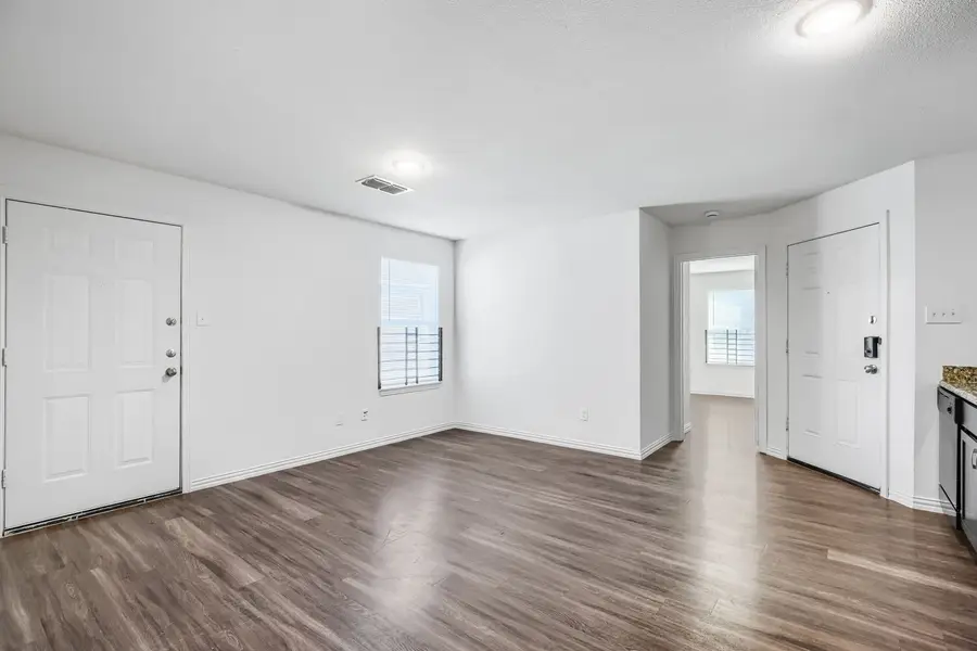 2013-2015 J B Jackson Jr Boulevard, Dallas, TX 75210 - #2