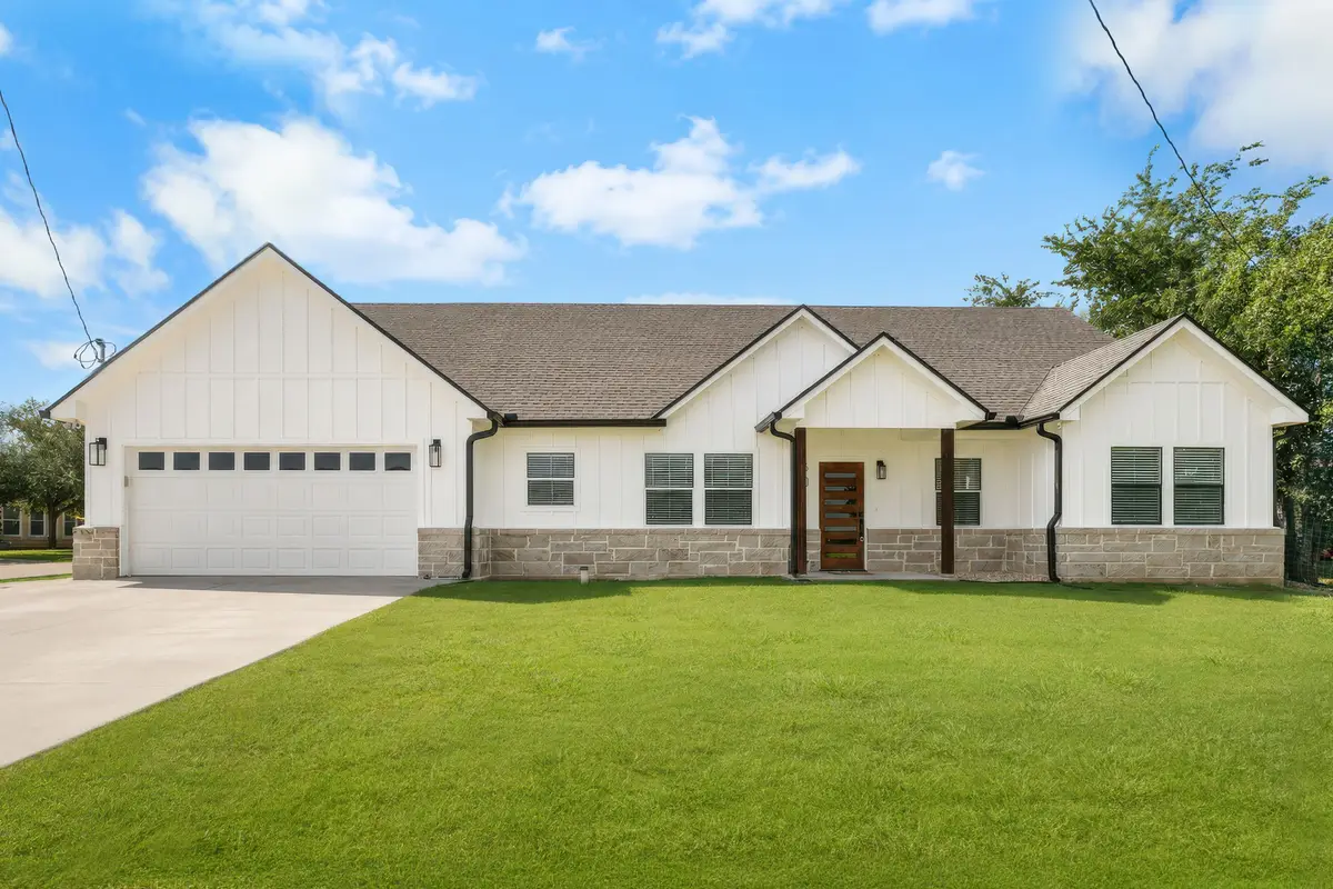304 E Adams Street, Riesel, TX 76682 - #1