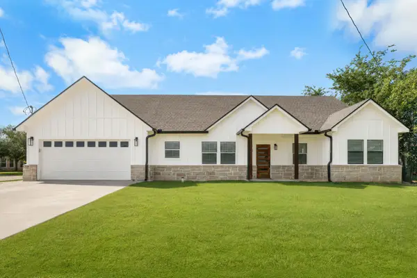 304 E Adams Street, Riesel, TX 76682