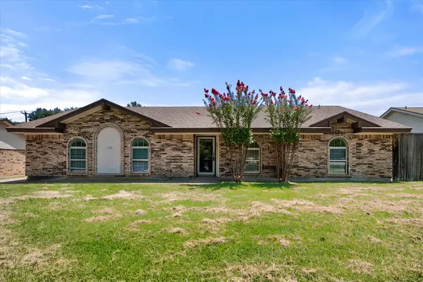 2001 San Jacinto Drive, Arlington, TX 76012