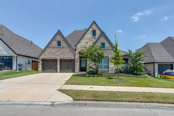 5729 Lake Jackson Drive, Fort Worth, TX 76126