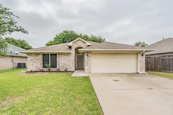 137 Roberts Drive, Saginaw, TX 76179