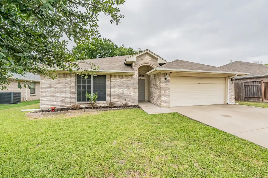 137 Roberts Drive, Saginaw, TX 76179 - #2