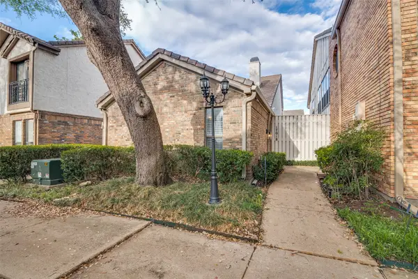 17018 Planters Row, Addison, TX 75001