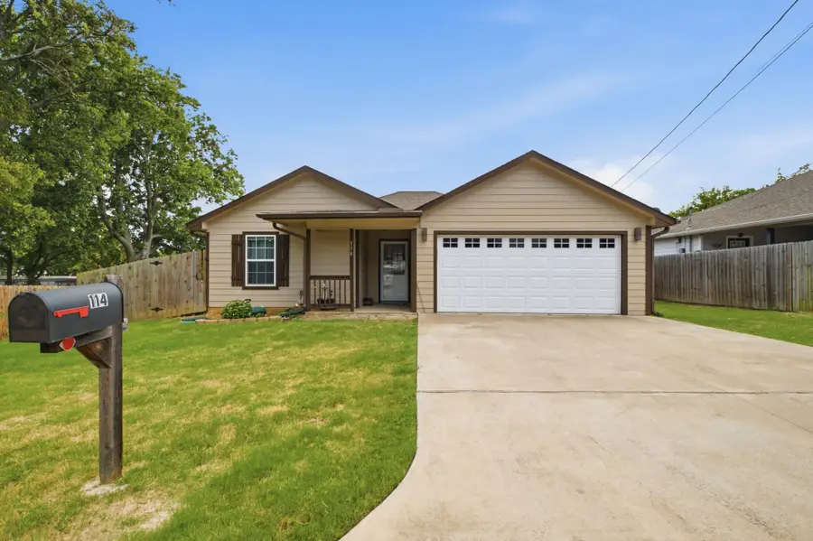 114 Wade Street, Whitesboro, TX 76273 - #2