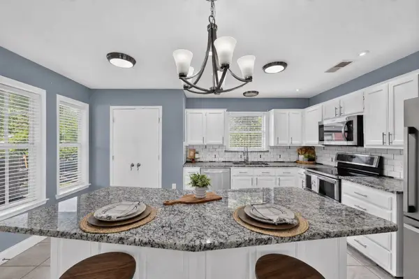 1422 Elmwood Avenue, Fort Worth, TX 76104