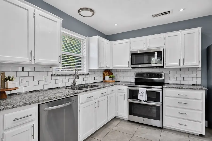 1422 Elmwood Avenue, Fort Worth, TX 76104 - #3