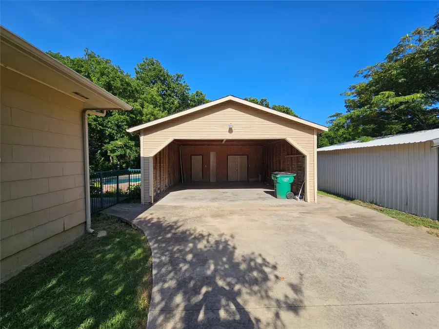 726 S Lindsay Street, Gainesville, TX 76240 - #3