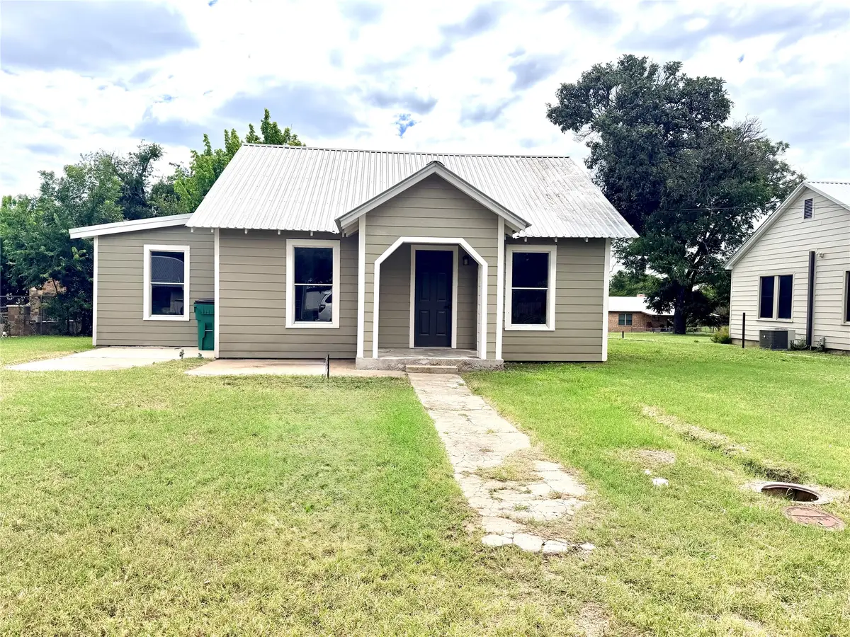 707 Reynolds Street, Goldthwaite, TX 76844 - #1