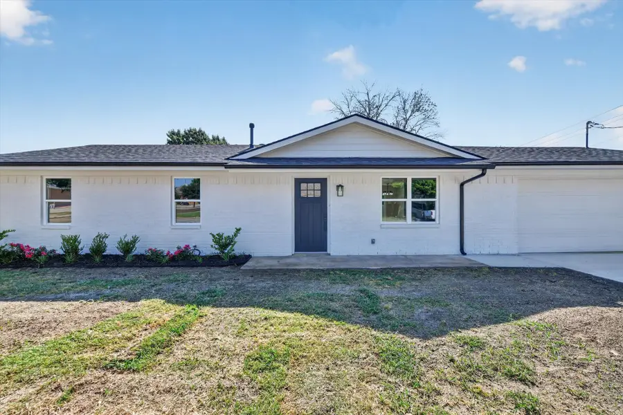900 S 3rd Street, Sanger, TX 76266 - #2