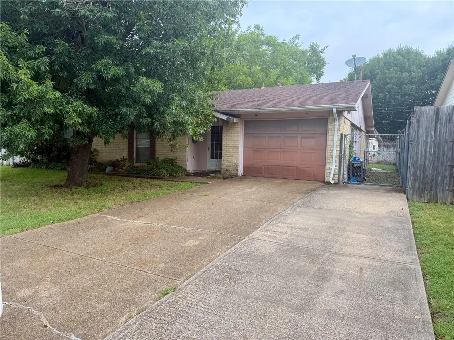 129 Astoria Drive, Cedar Hill, TX 75104 - #2