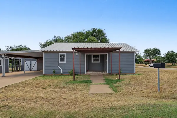 611 N Richard Avenue, Rotan, TX 79546