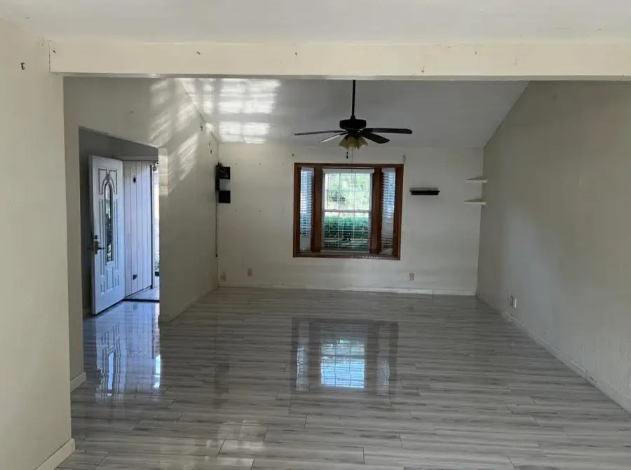 802 Matthews Court, Arlington, TX 76012 - #2