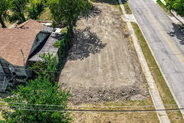 1735 E Waco, Dallas, TX 75216