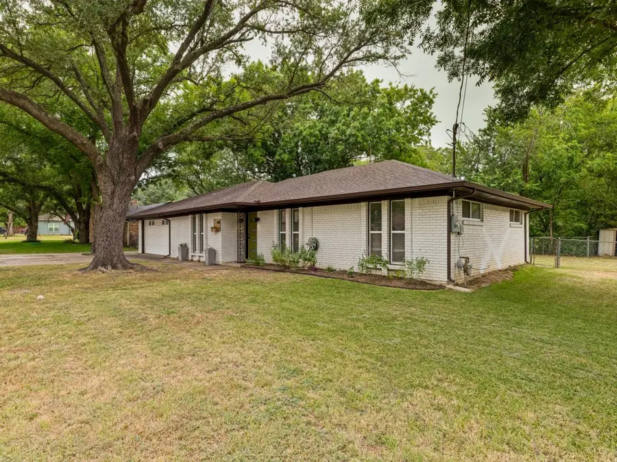 410 E White Street, Pilot Point, TX 76258 - #2