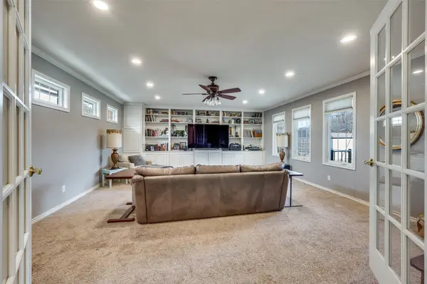 9835 Estate Lane, Dallas, TX 75238