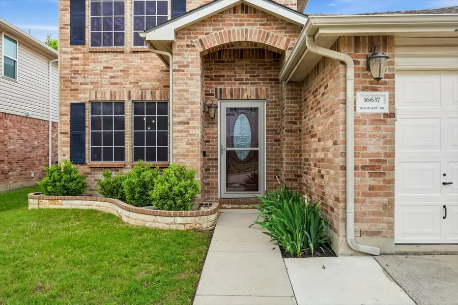 16637 Woodside Drive, Justin Roanoke, TX 76247 - #2