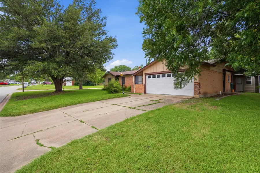 816 SW Sundown Trail, Burleson, TX 76028 - #2