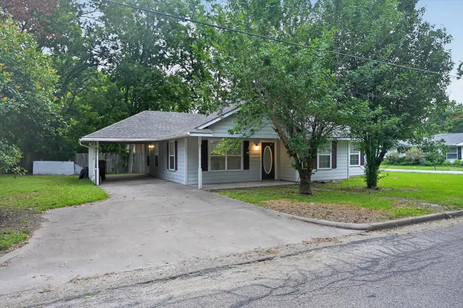 1002 Pine Street, Bonham, TX 75418 - #2