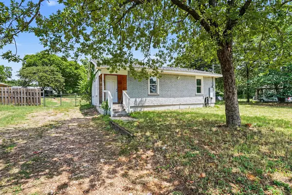 6337 Renwood Drive, Fort Worth, TX 76140