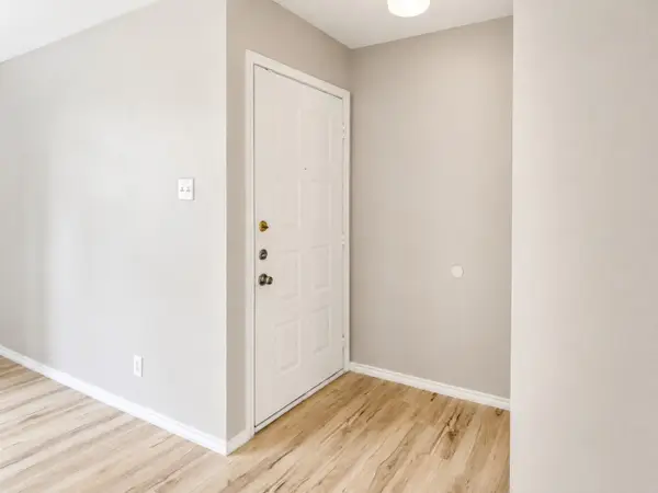 4303 Buena Vista Street #202, Dallas, TX 75205