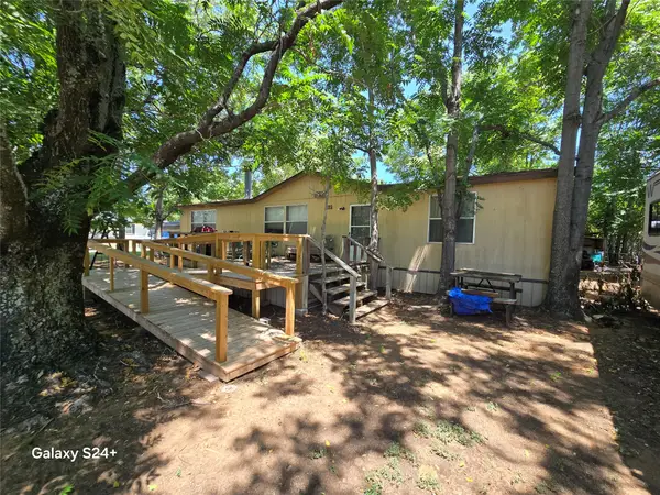 122 Coty Lane, Graford, TX 76449