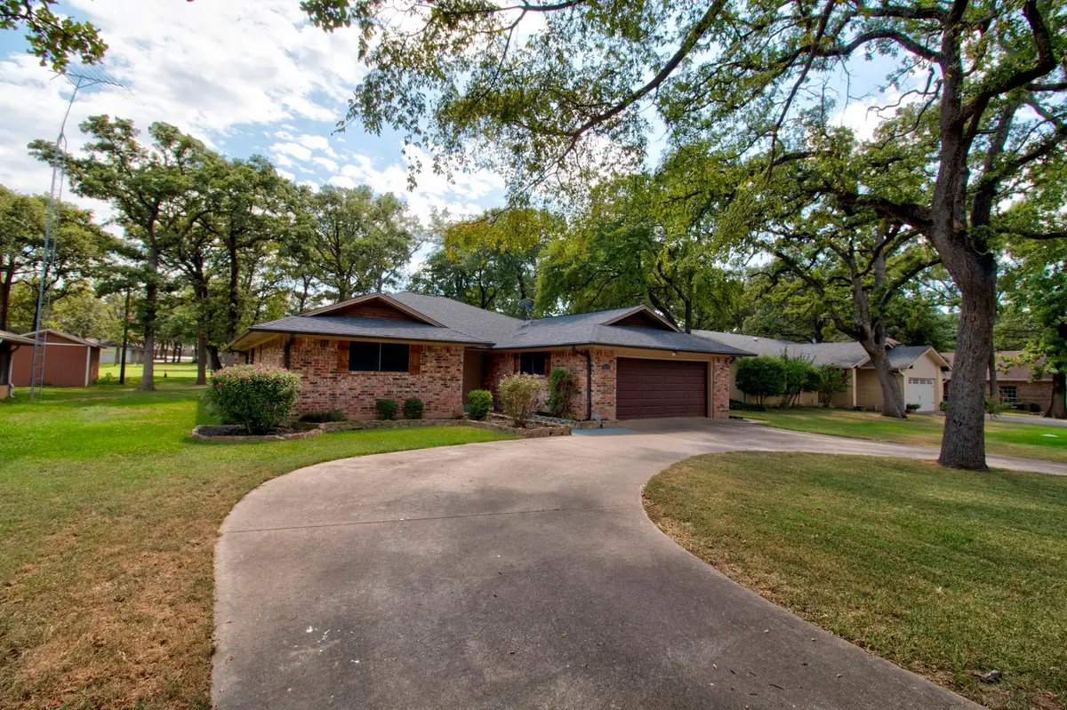 1010 Kiowa Drive W, Lake Kiowa, TX 76240 - #1