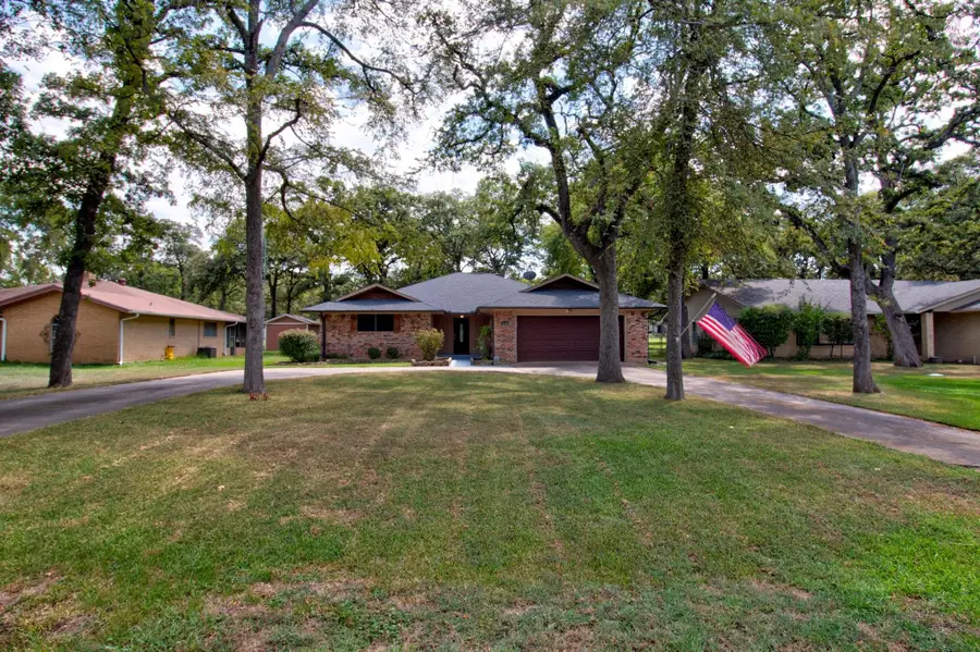 1010 Kiowa Drive W, Lake Kiowa, TX 76240 - #3
