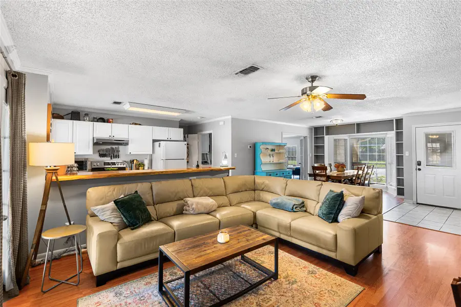 904 Kent Drive, Gainesville, TX 76240 - #2