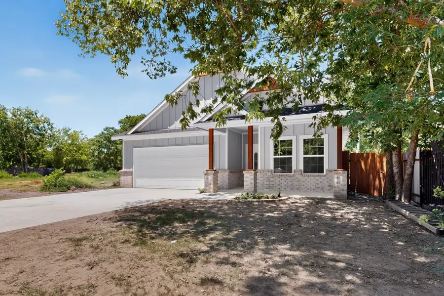 1008 W Crockett Street, Ennis, TX 75119 - #2