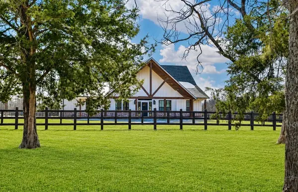 1205 Northshore Lane, Valley View, TX 76272