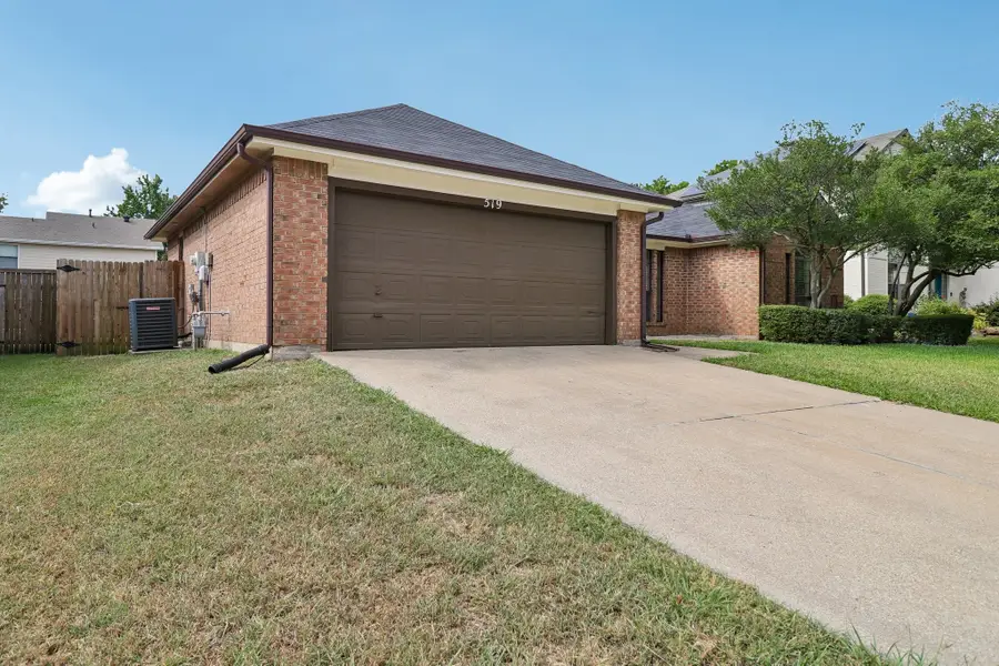 519 Kessler Street, Grand Prairie, TX 75052 - #2