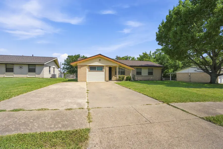 702 Phillips Drive, Ennis, TX 75119 - #2