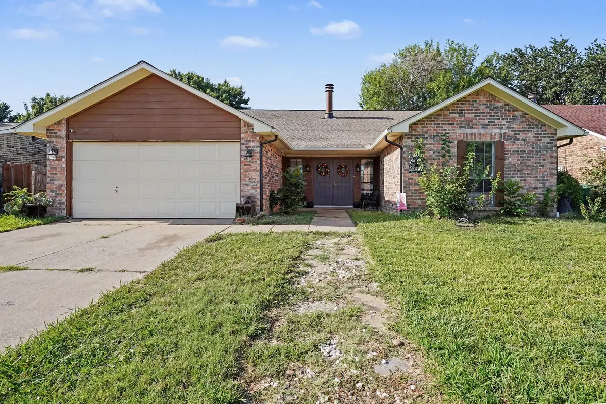 3916 Longmeadow Way, Fort Worth, TX 76133 - #1