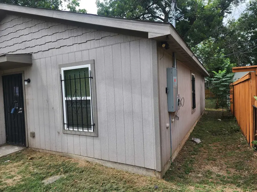 3823 Colonial Avenue, Dallas, TX 75215 - #3