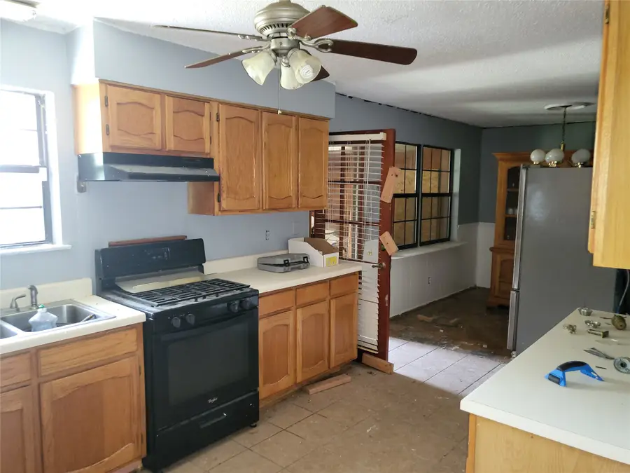 7825 Gaston Avenue, Fort Worth, TX 76116 - #2