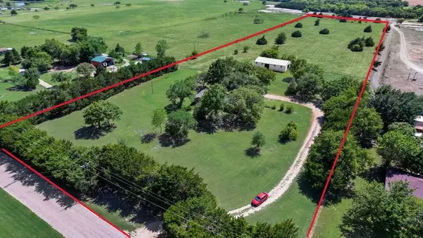 824 Batchler Road, Red Oak, TX 75154