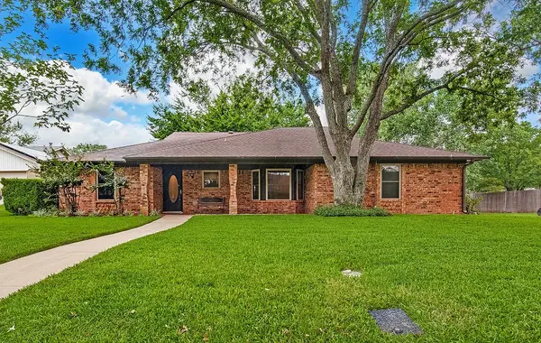 7700 Hunt Drive, North Richland Hills, TX 76182