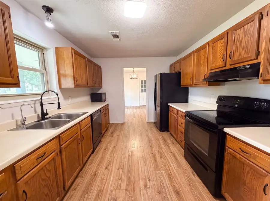 5204 Camino Dos Lagos Drive, Sherman, TX 75090 - #2