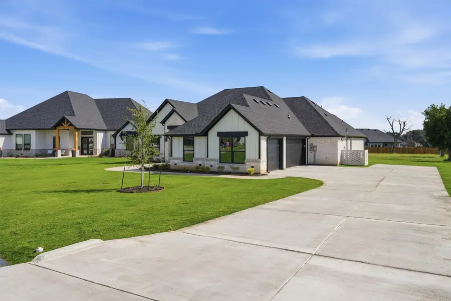104 Hazlewood Court, Granbury, TX 76049 - #3