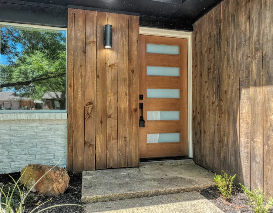 729 Oakwood Avenue, Hurst, TX 76053 - #2