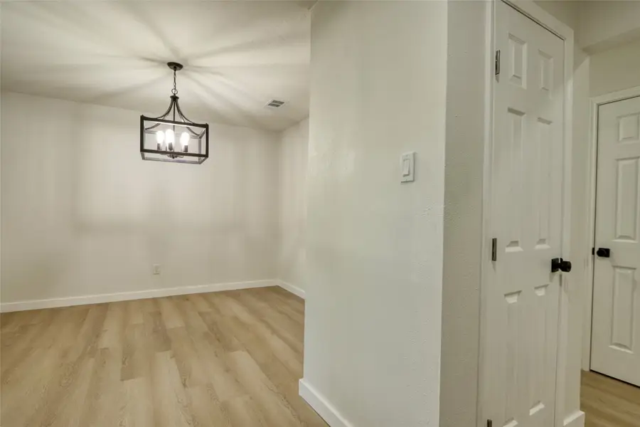 729 Oakwood Avenue, Hurst, TX 76053 - #3