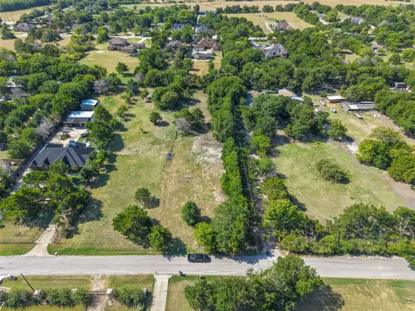 12 Winston Drive, DeSoto, TX 75115